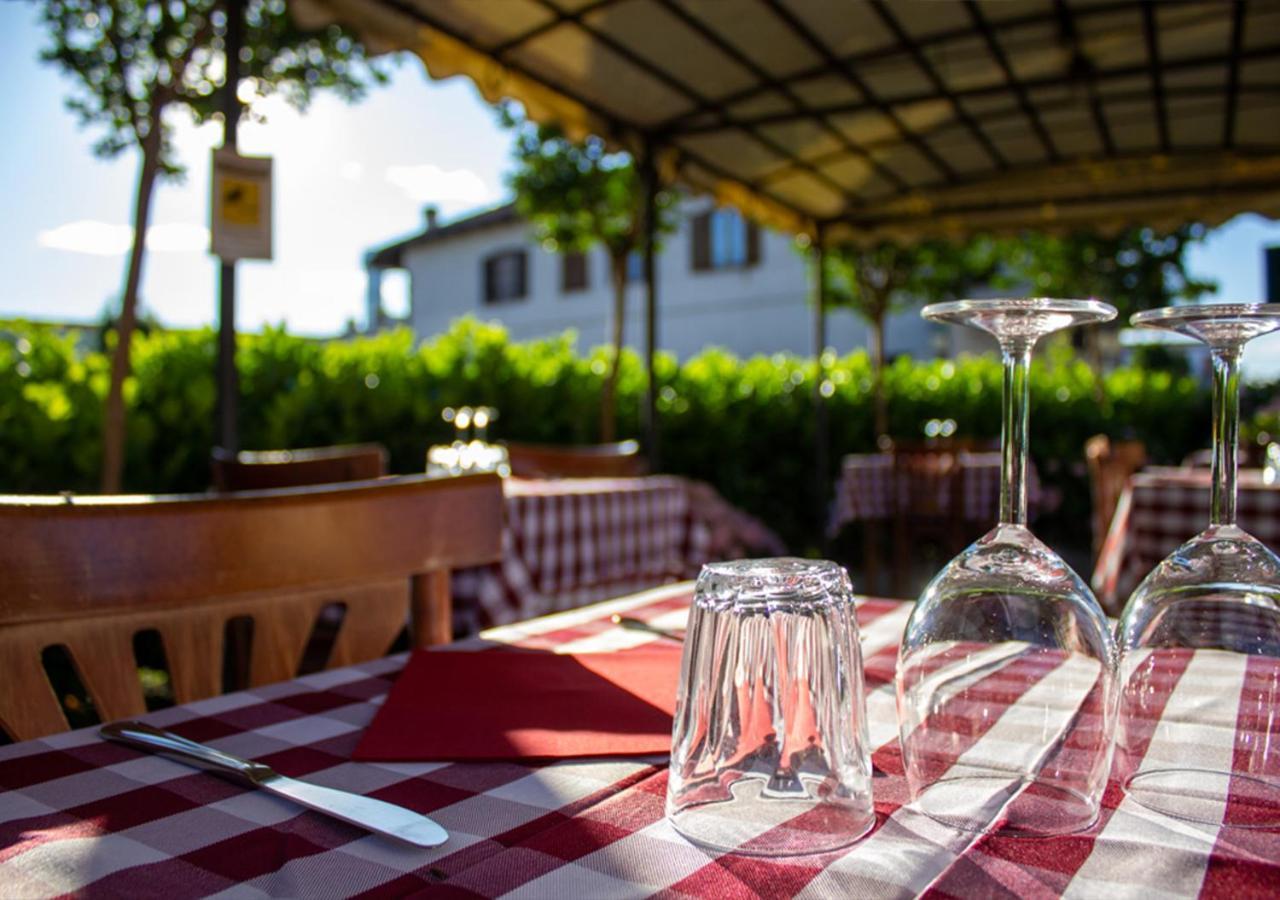 Trattoria Due Citroni Hotel Casalgrasso Exterior photo