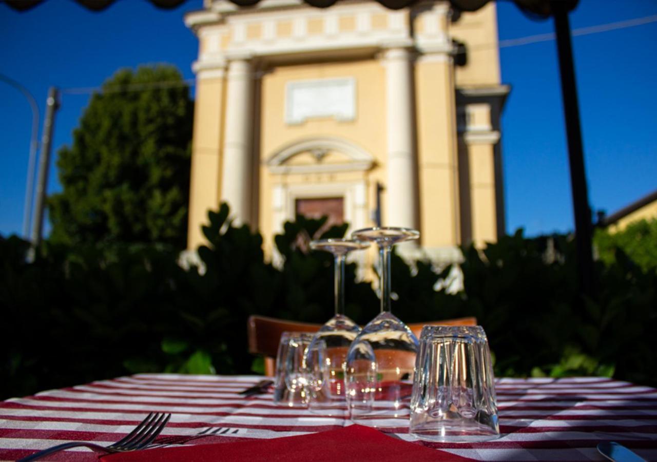 Trattoria Due Citroni Hotel Casalgrasso Exterior photo