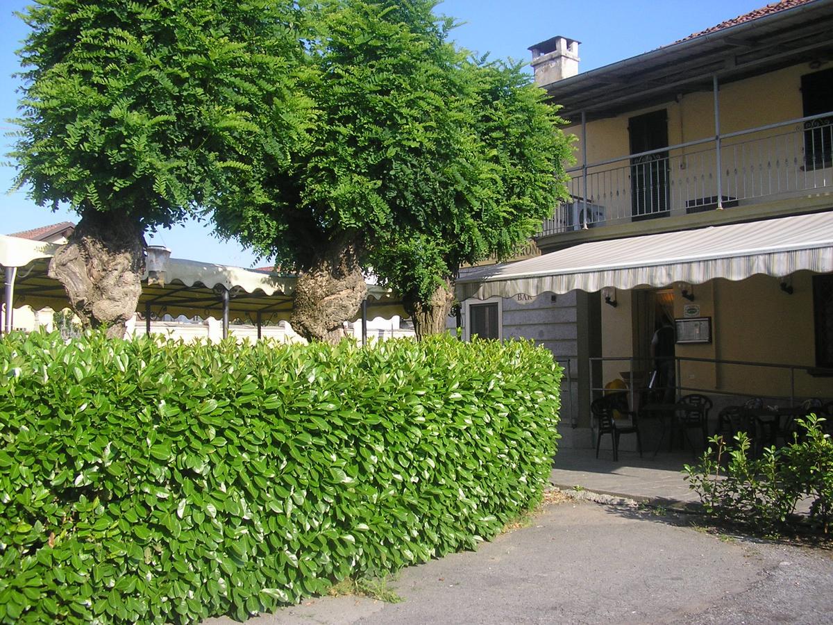 Trattoria Due Citroni Hotel Casalgrasso Exterior photo
